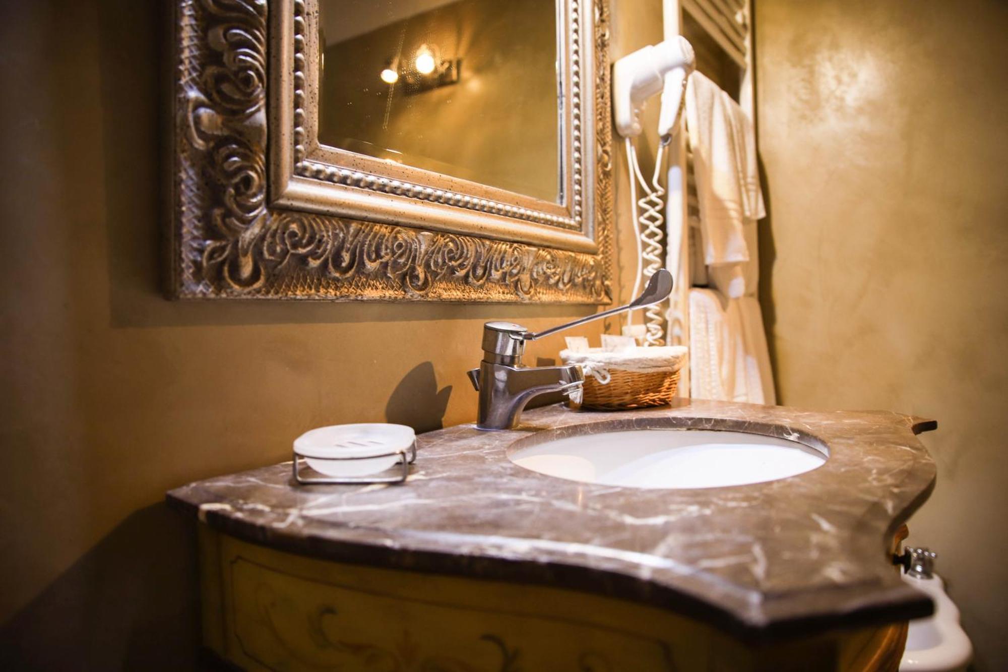 Country House Poggio Aione Guest House Catabbio ภายนอก รูปภาพ