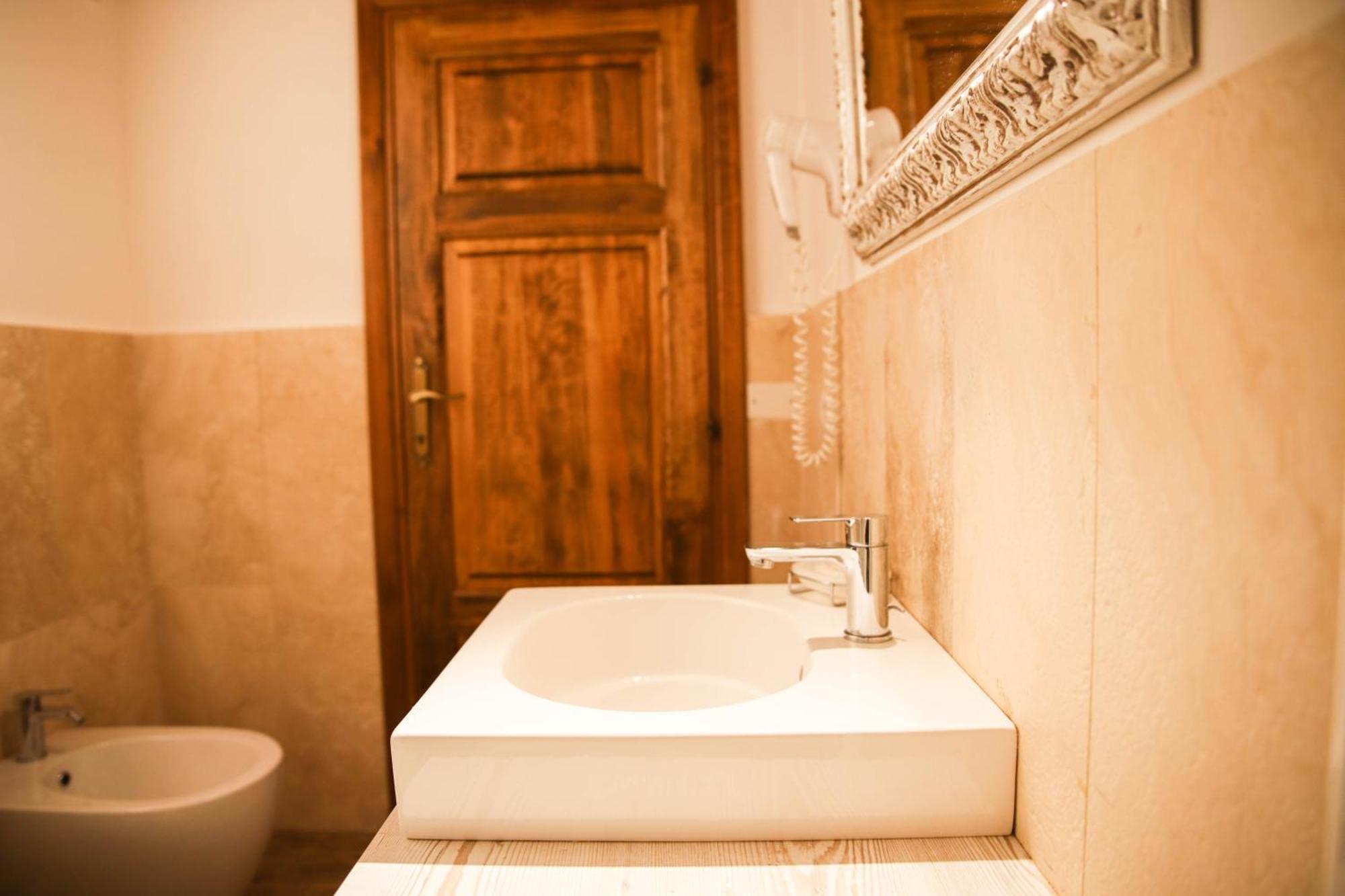 Country House Poggio Aione Guest House Catabbio ภายนอก รูปภาพ