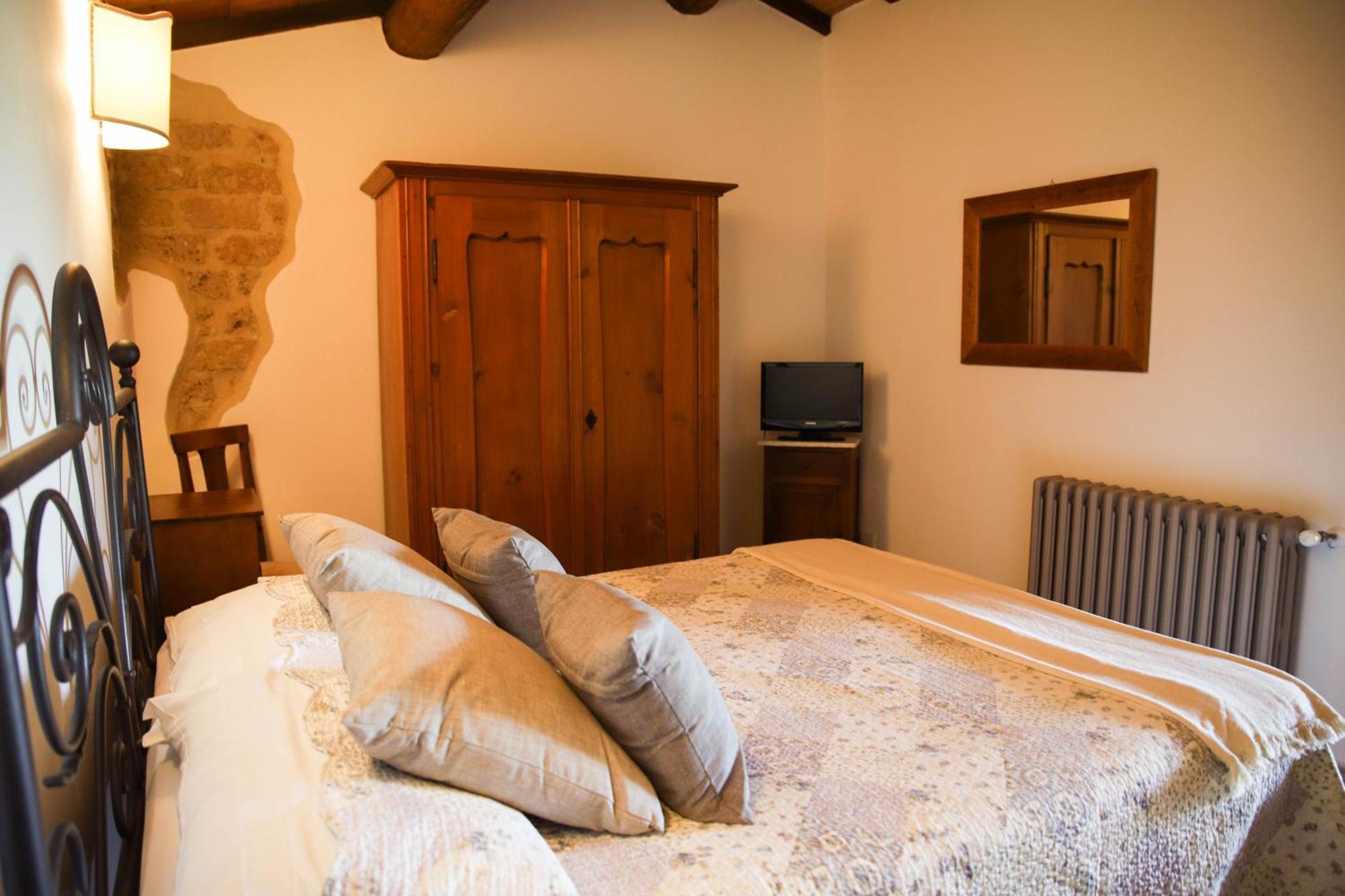Country House Poggio Aione Guest House Catabbio ภายนอก รูปภาพ